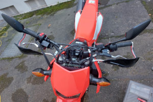 Read more about the article Tutorial: How to install Oxford Heated Grips & hand guards on a Honda CRF300L?