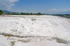 The tourist crowd in Pamukkale